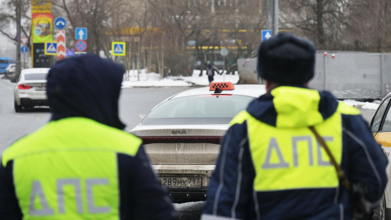 Госавтоинспекция проводит рейд по проверке таксистов