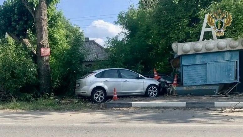 Последствия столкновения двух легковых автомобилей в Ставропольском крае. 30 июля 2026