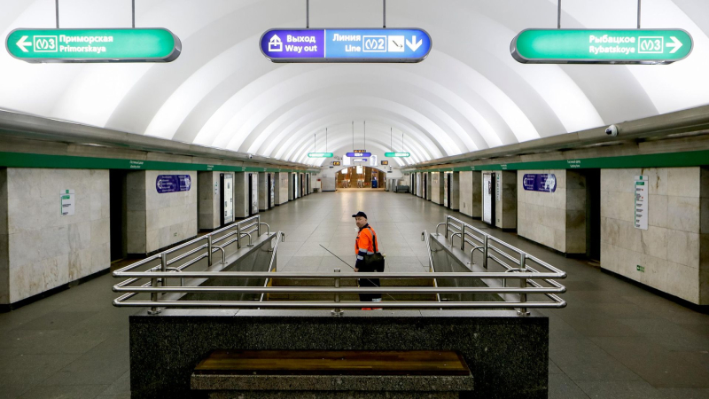 Станция метро Гостиный двор