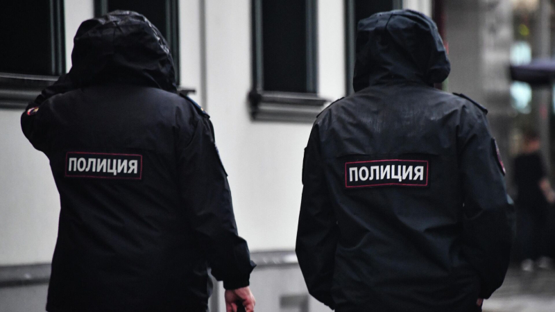 Сотрудники полиции 