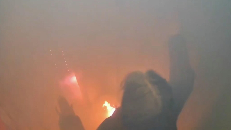 Пауэрбанк загорелся у девушки в лифте. Видео с камеры наблюдения
