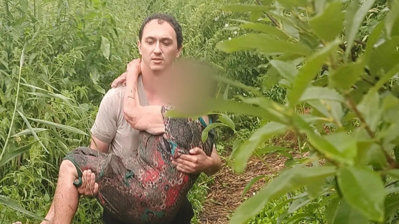 Участковый из Нижнего Новгорода вытащил из болота страдающую деменцией пожилую женщину