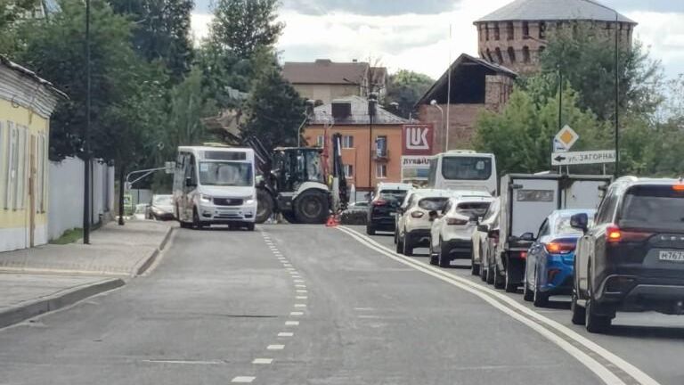 Последствия ДТП с участием маршрутки и трактора в Смоленске