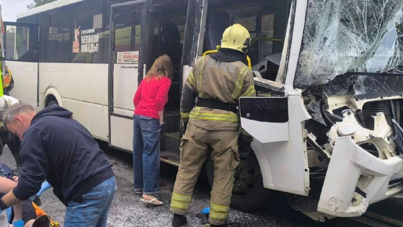 Экстренные службы на месте ДТП с участием автобуса во Владимирской области