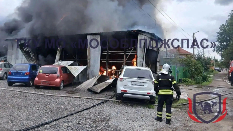Пожар в автосервисе в Домодедово Московской области