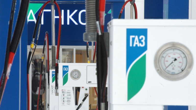 Заправочные колонки на газозаправочной станция