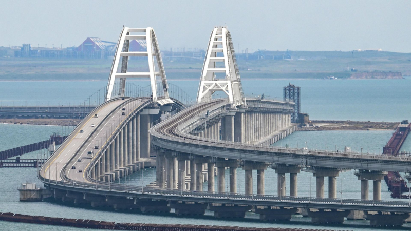Вид на Крымский мост через Керченский пролив