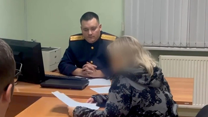 Допрос женщины, столкнувшей трехлетнюю дочь с десятого этажа
