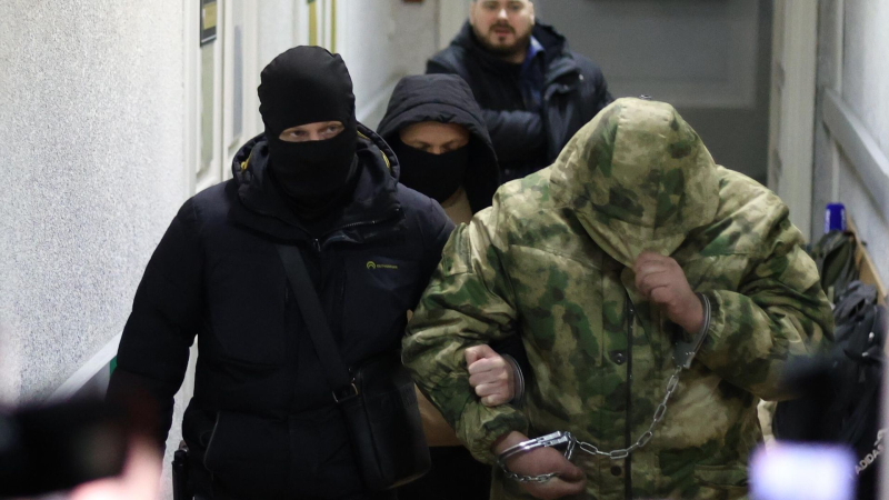 Петр Жилкин, подозреваемый в похищении и убийстве девятилетнего мальчика Паши Тифитулина, в зале заседаний Октябрьского районного суда Санкт-Петербурга