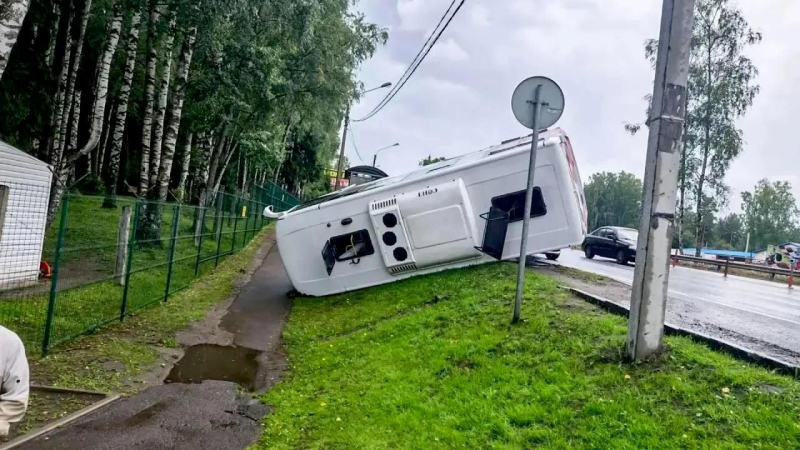 Последствие ДТП с участием рейсового автобуса в Ленинградской области