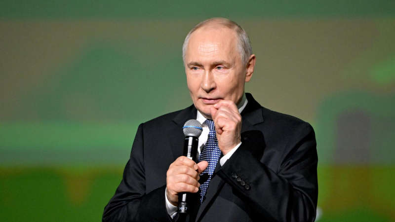 Владимир Путин выступает на форуме Общероссийского народного фронта Всё для победы!