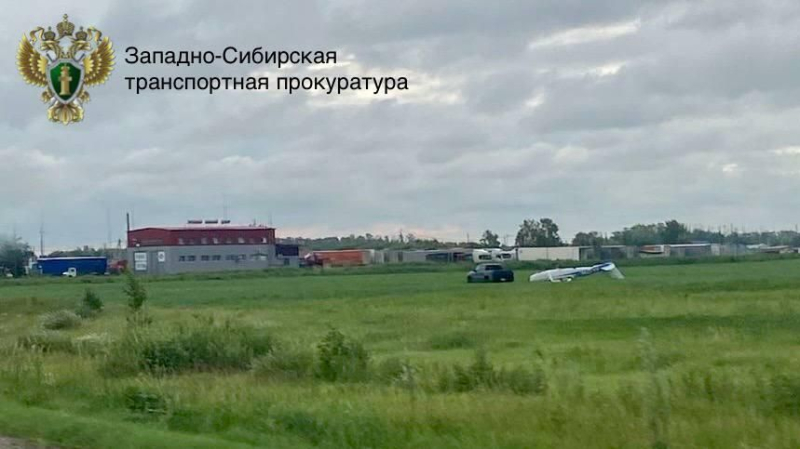 На месте жесткой посадки лекгкмоторного самолета Cessna 182 в Омской области. 5 июля 2025