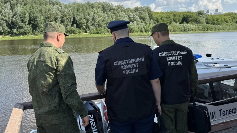 Сотрудники СК проводят следственные мероприятия на месте столкновения двух катеров в Самарской области