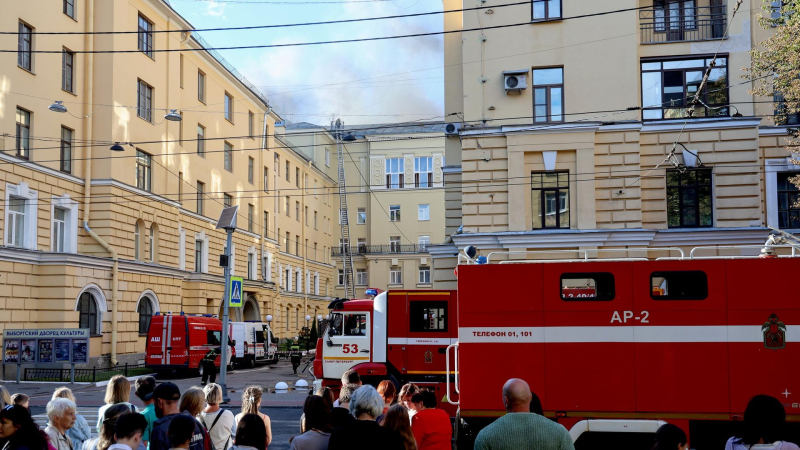 Пожар в ДК Выборгский в Санкт-Петербурге