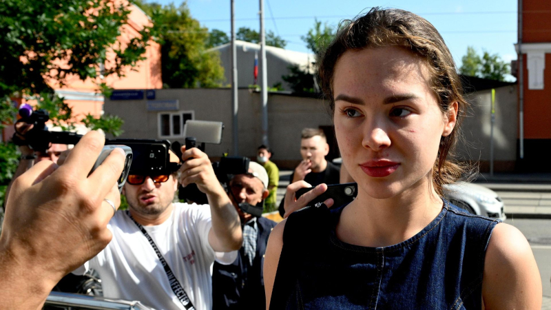 Блогер Софья Вершинина (Соня Мармеладова) перед оглашением приговора в Мещанском районном суде Москвы