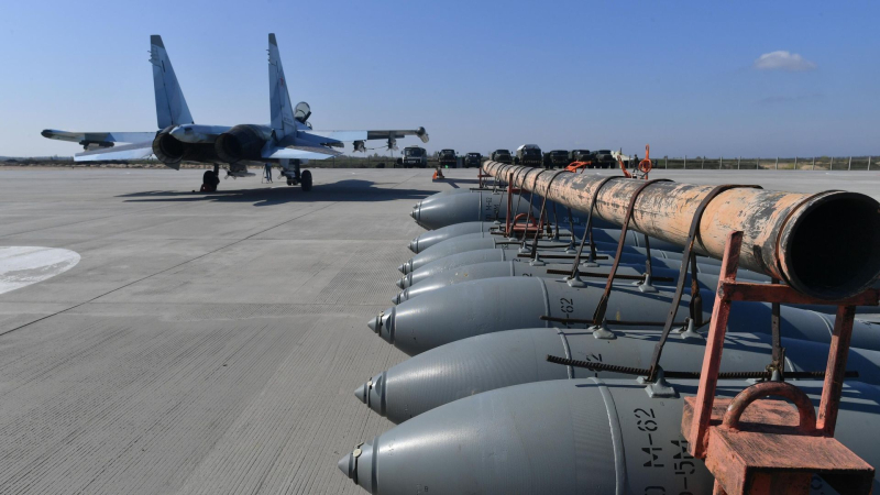 Авиабомбы ФАБ-500 на аэродроме, где базируются самолеты ВКС России