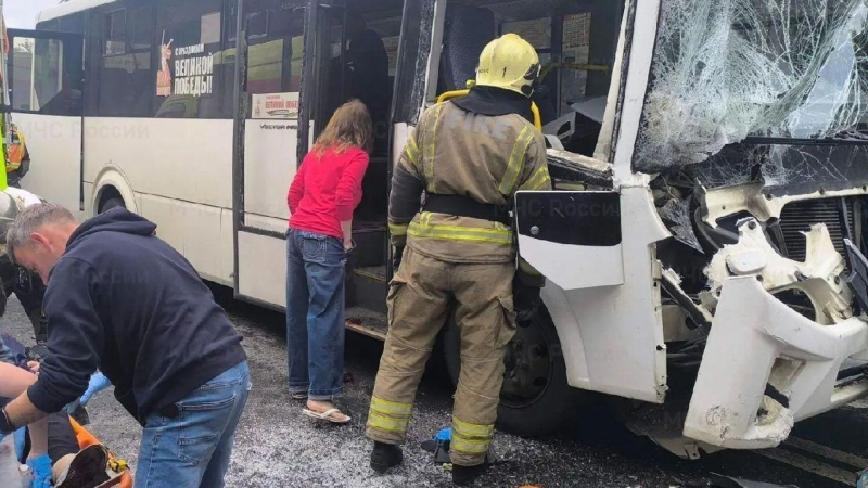 Экстренные службы на месте ДТП с участием автобуса во Владимирской области