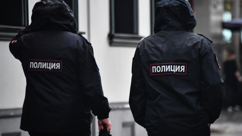 Сотрудники полиции