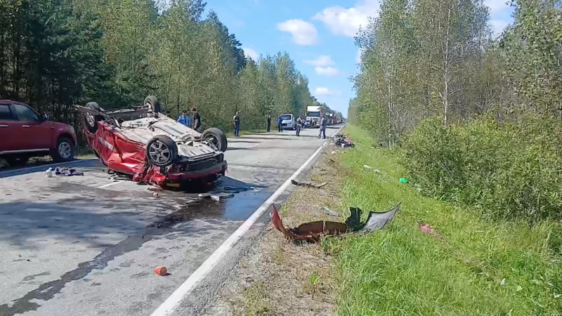Последствия ДТП с участием двух автомобилей в Тюменской области