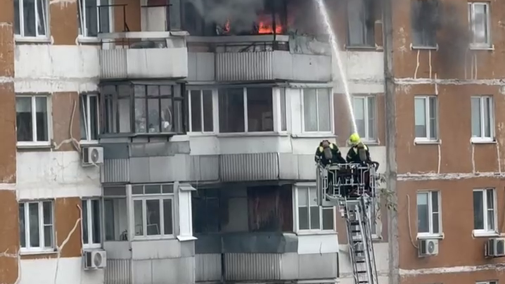 Пожар в доме на Никулинской улице в Москве