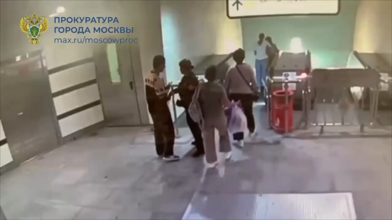 Мужчина толкнул контроллера в метро