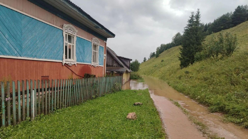 На месте подтопления домов и участков после мощных ливней в Пермском крае