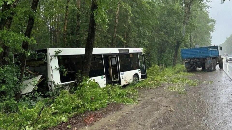 Последствия ДТП с рейсовым автобусом в Соликамске
