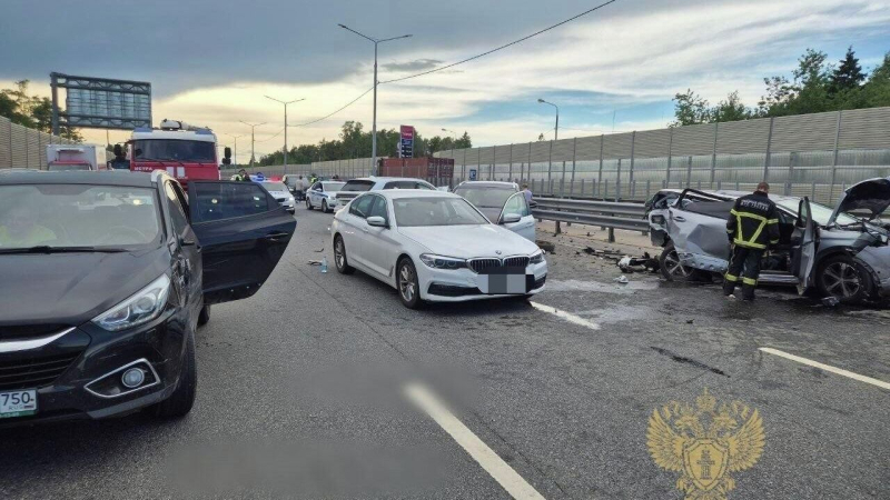 Последствия массового ДТП на трассе М-9 Балтия в Подмосковье
