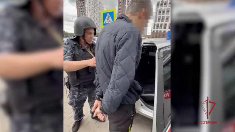 Сотрудники Росгвардии задержали мужчину, ударившего ножом посетителя офиса УК в Мисайлово в Московской области