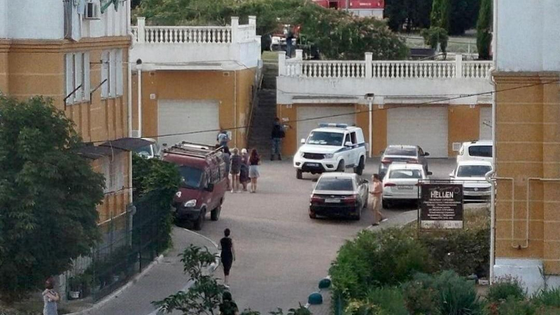Обстановка на месте взрыва в Севастополе, где погиб военнослужащий Минобороны 