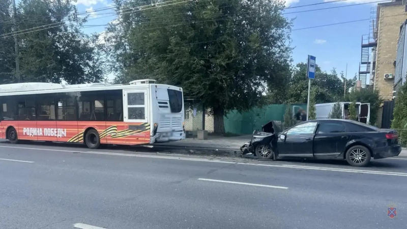ДТП с автобусом и иномаркой в Волгограде 
